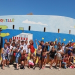 Une fresque colorée à l’entrée de la plage de la Roquille